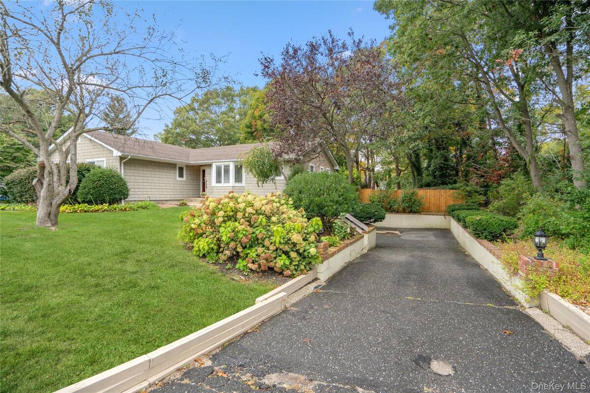 77 E Woodside Avenue, Patchogue, NY 11772