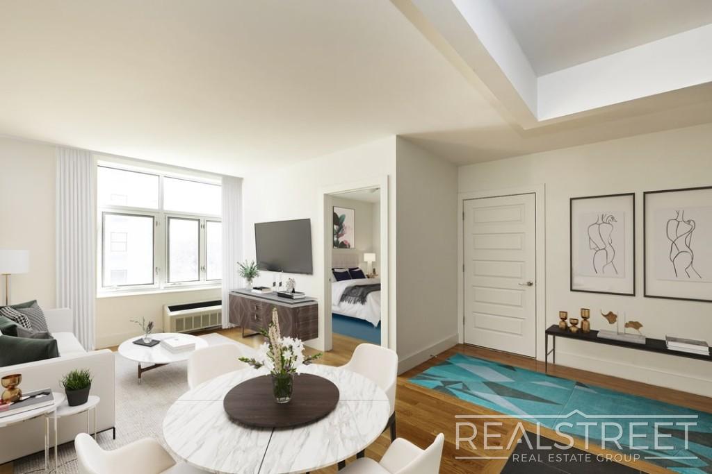 90-02 Queens Blvd 627 — photo