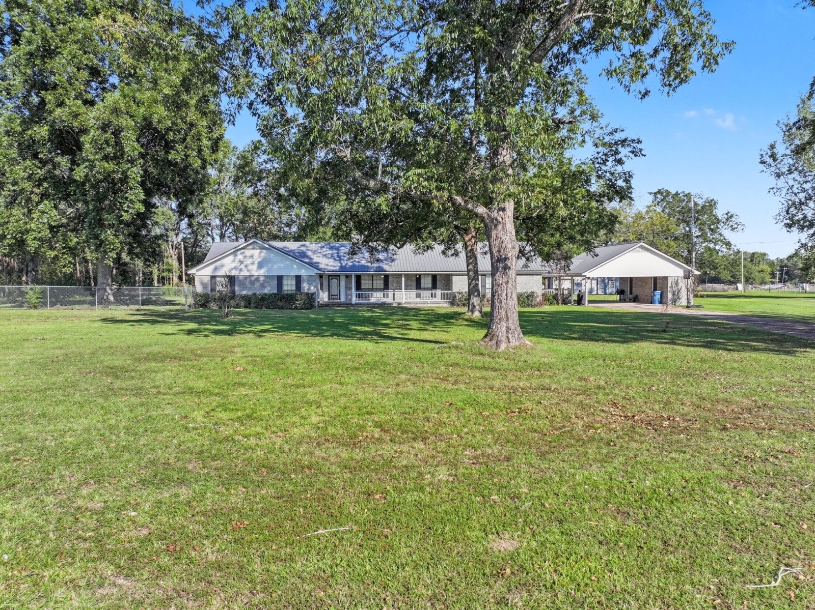 909 Allen Road — photo