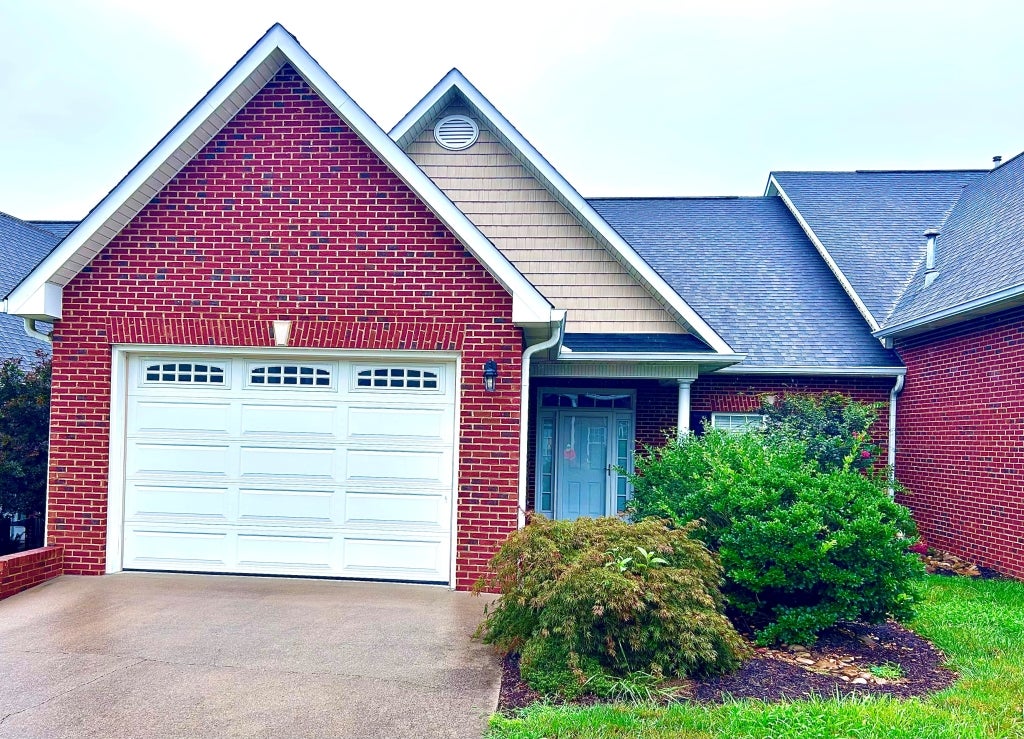 1661 Wisteria View Way — photo