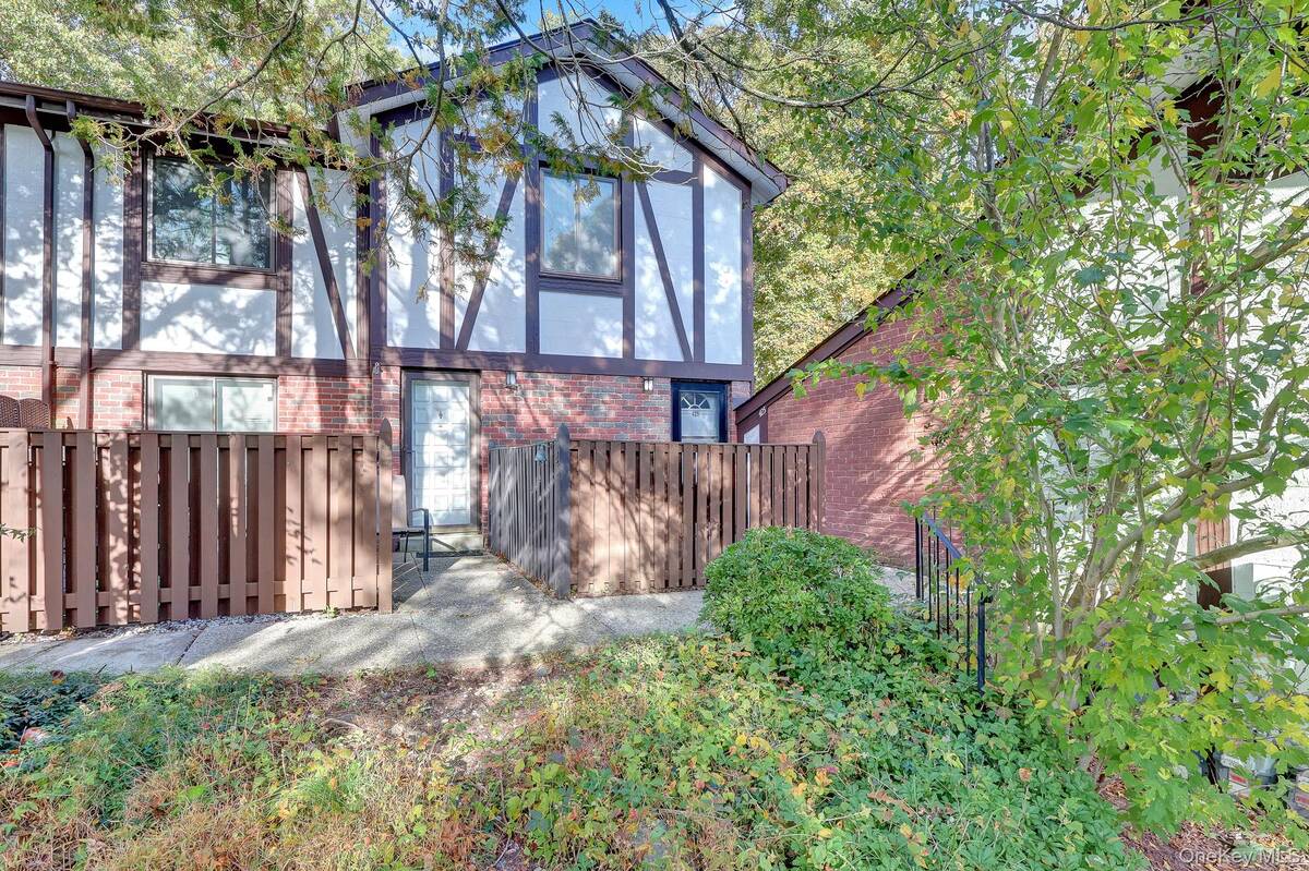 425 Clubhouse Court 389 — photo