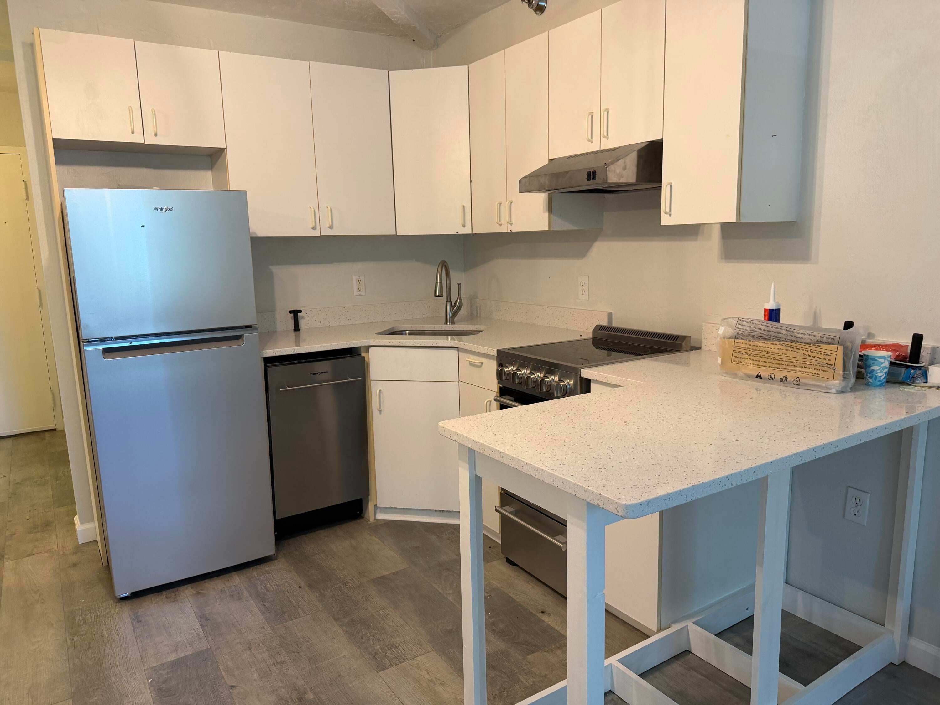 224 E Garden Street 305 — photo