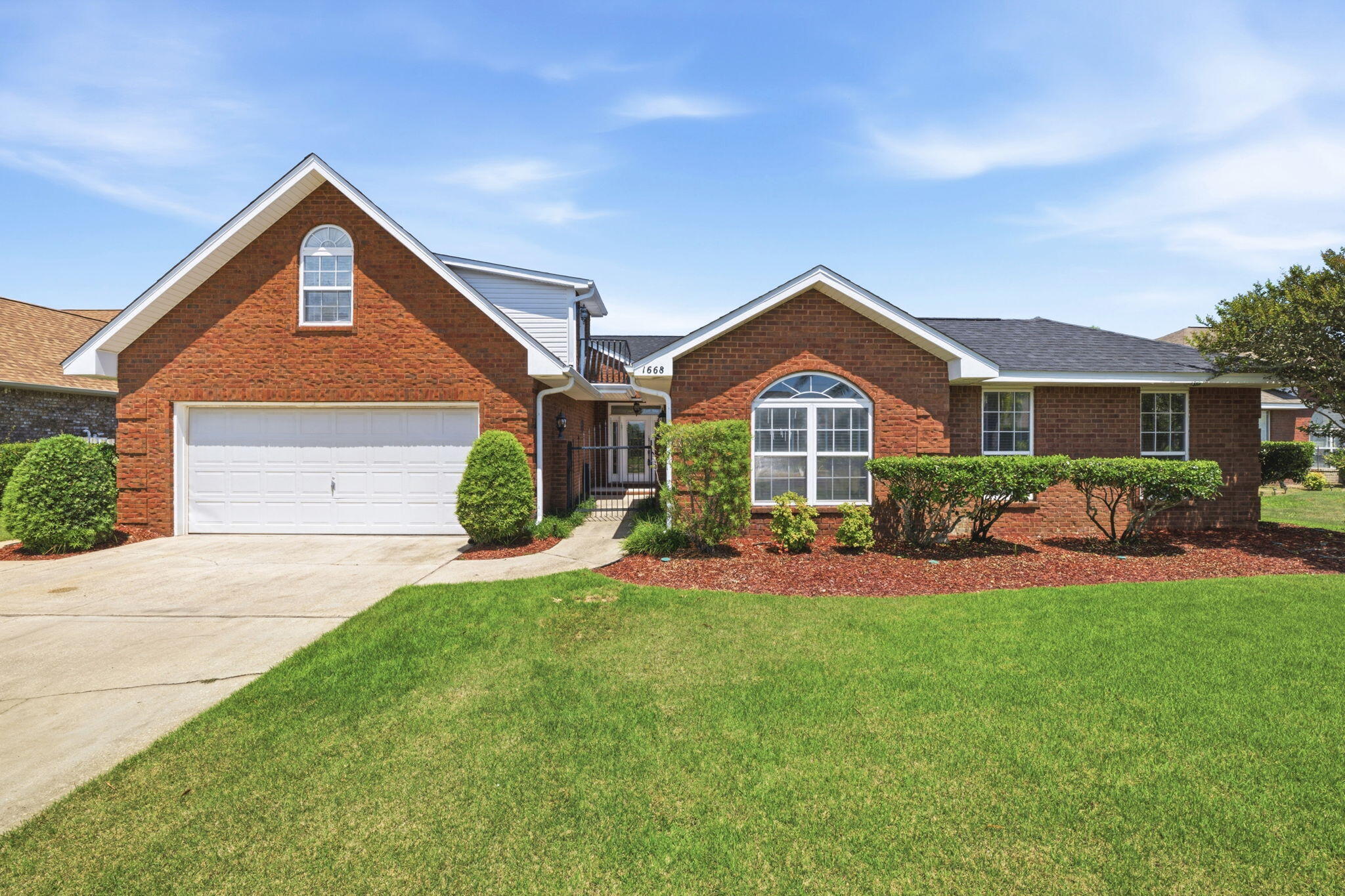 1668 Woodlawn Way — photo