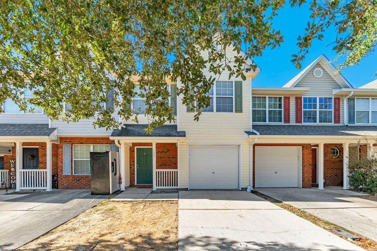 105 Swaying Pine Court — photo