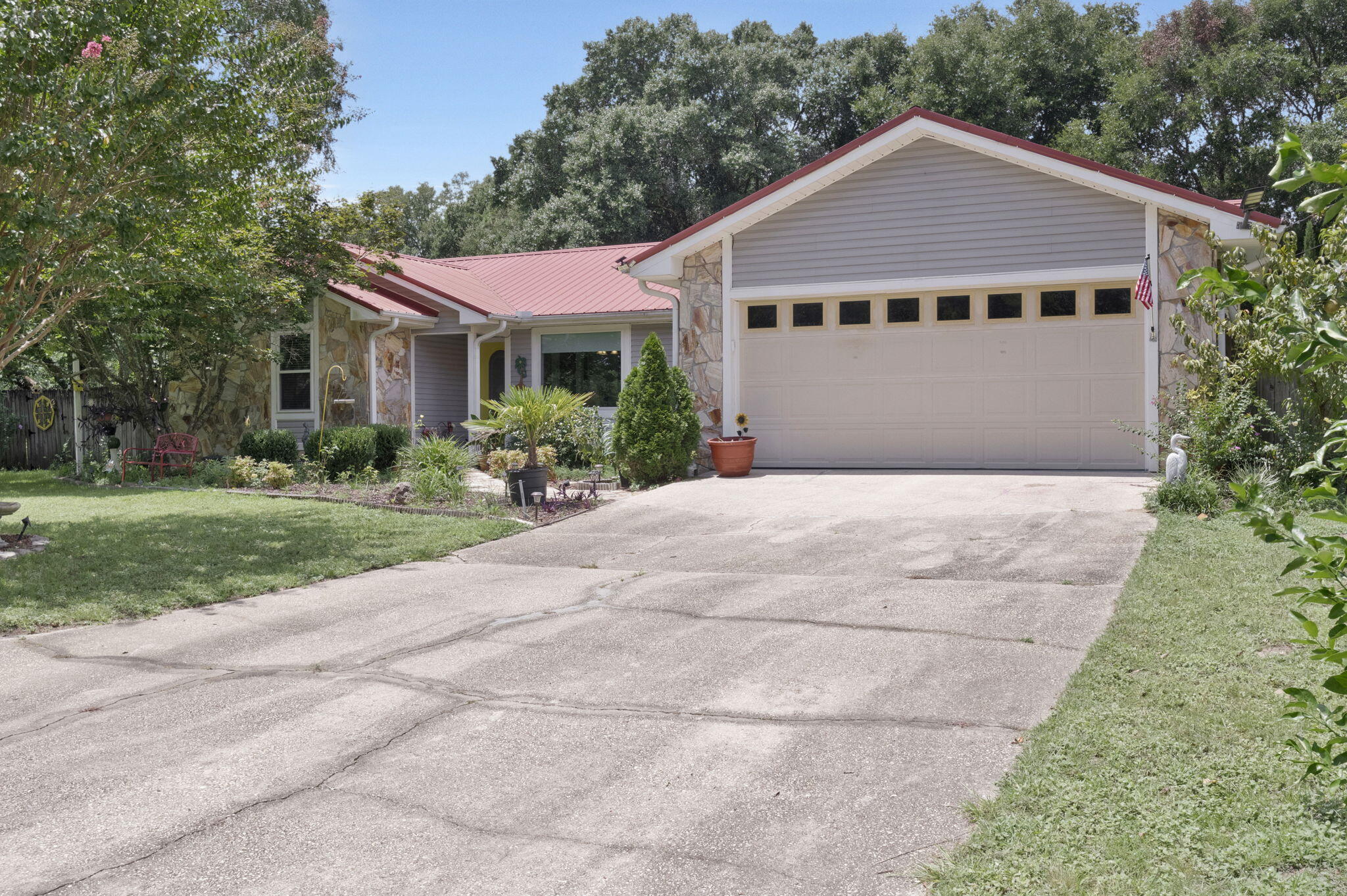 5820 Laurelwood Drive — photo