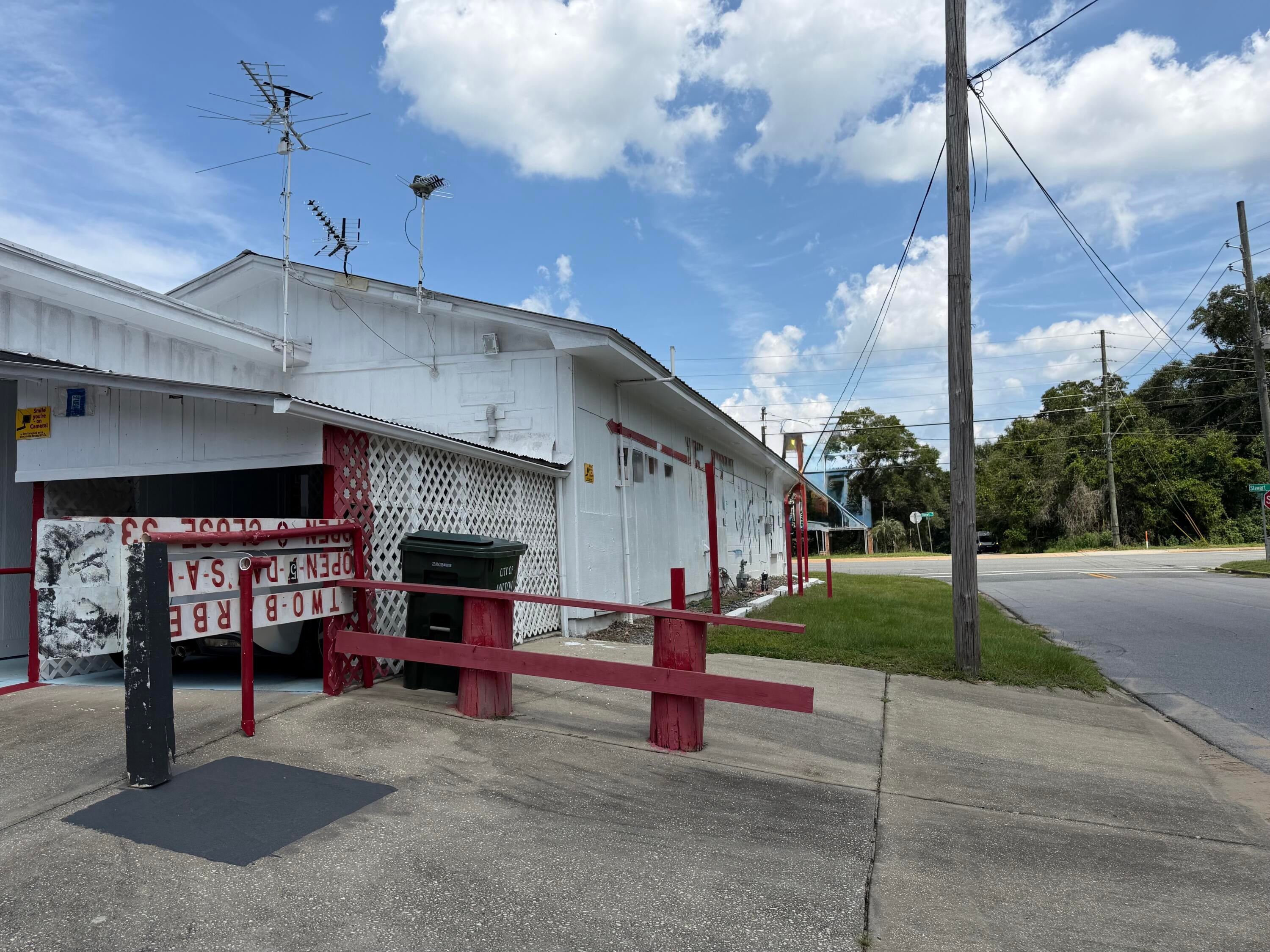 Home in Milton, FL 32570 — photo 3