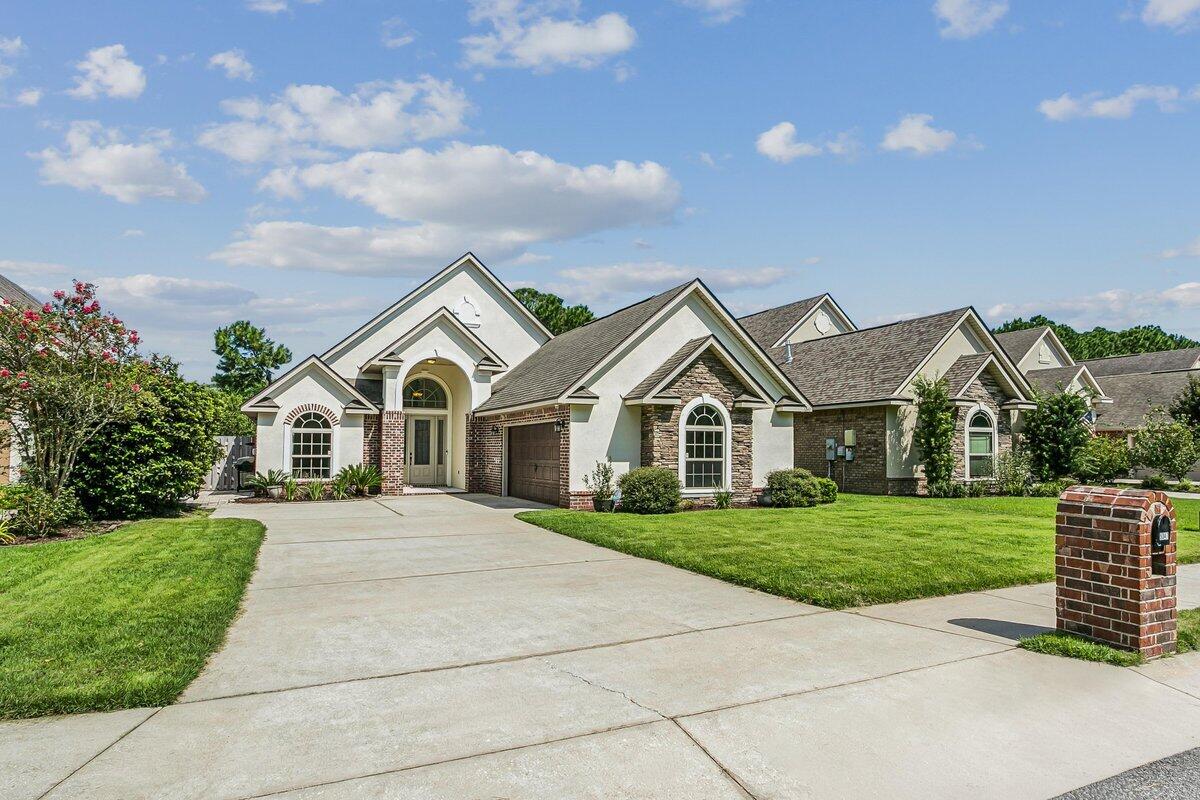 5347 Woodlake — photo