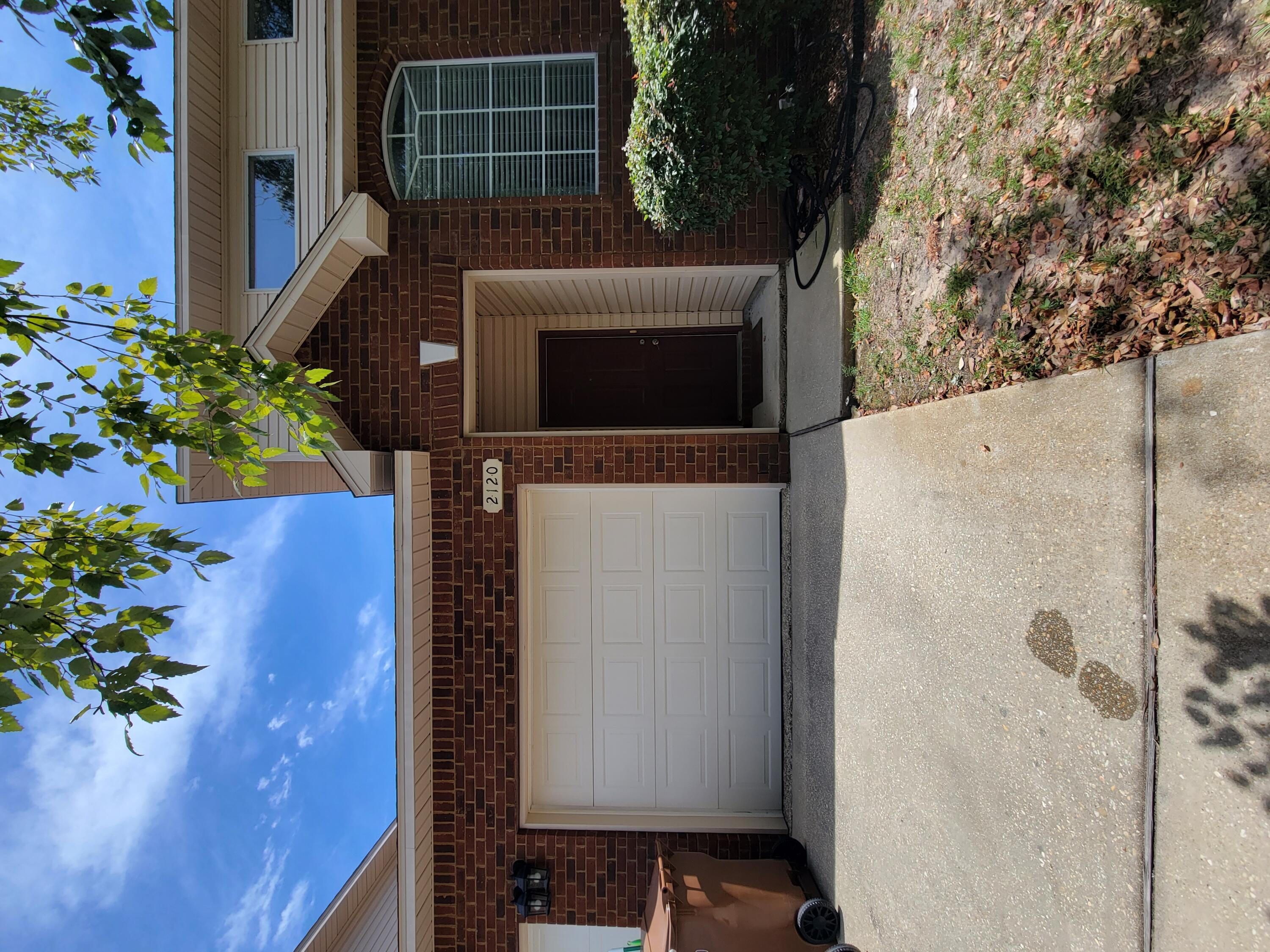 2120 Hadleigh Hills Court — photo