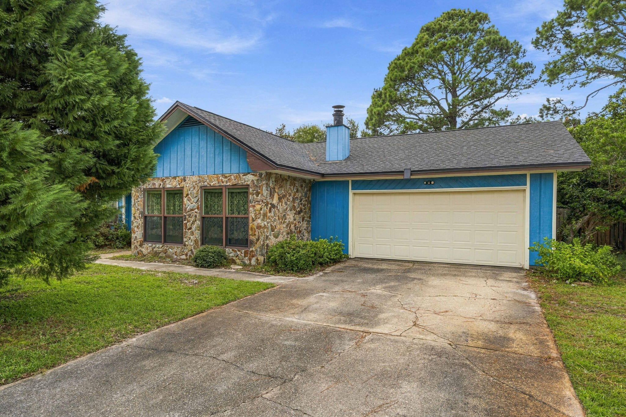 331 Timberlake Court — photo