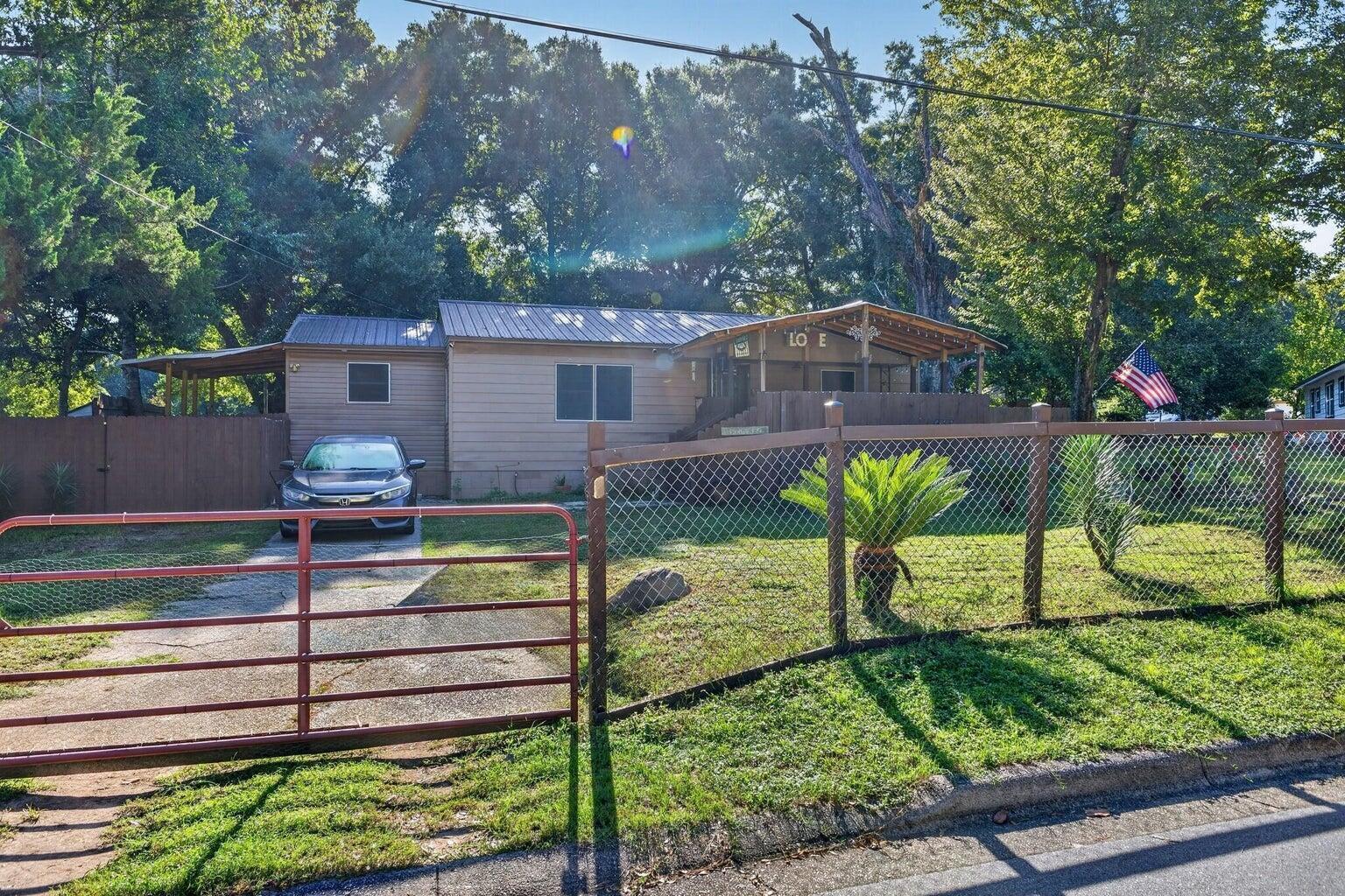 121 Columbia — photo