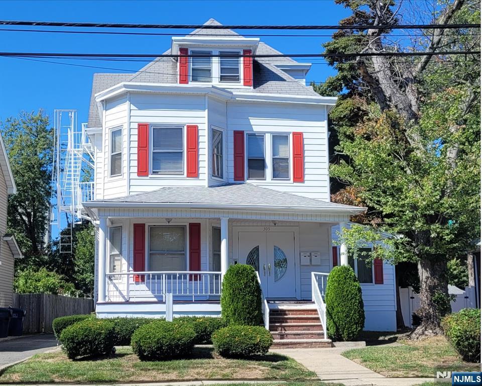 305 First Street — photo