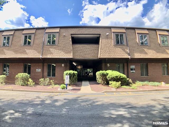 180 Old Tappan Road — photo