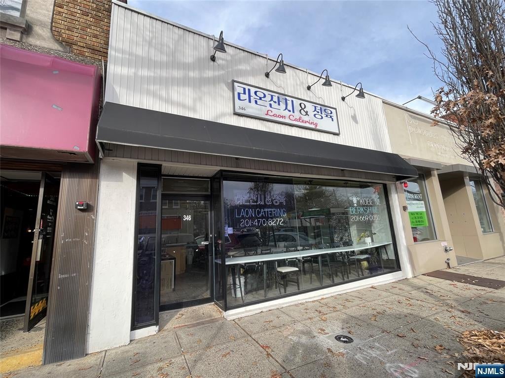 346 Broad Avenue — photo