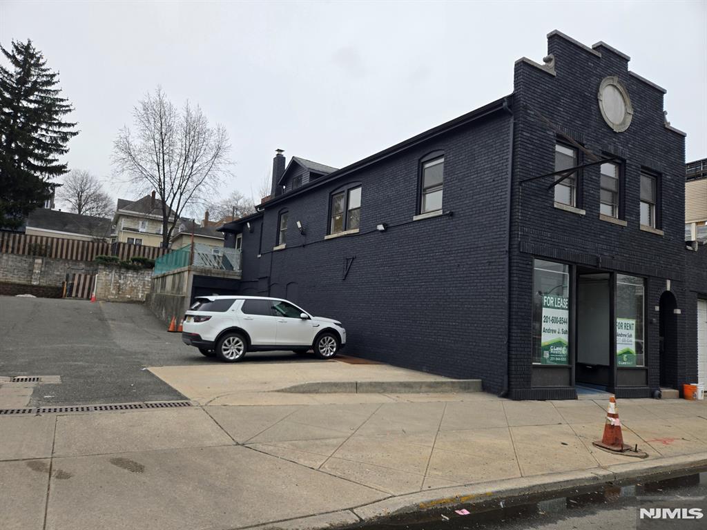508 Broad Avenue — photo