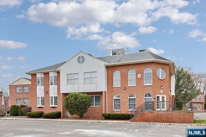 271 W Route 46 — photo