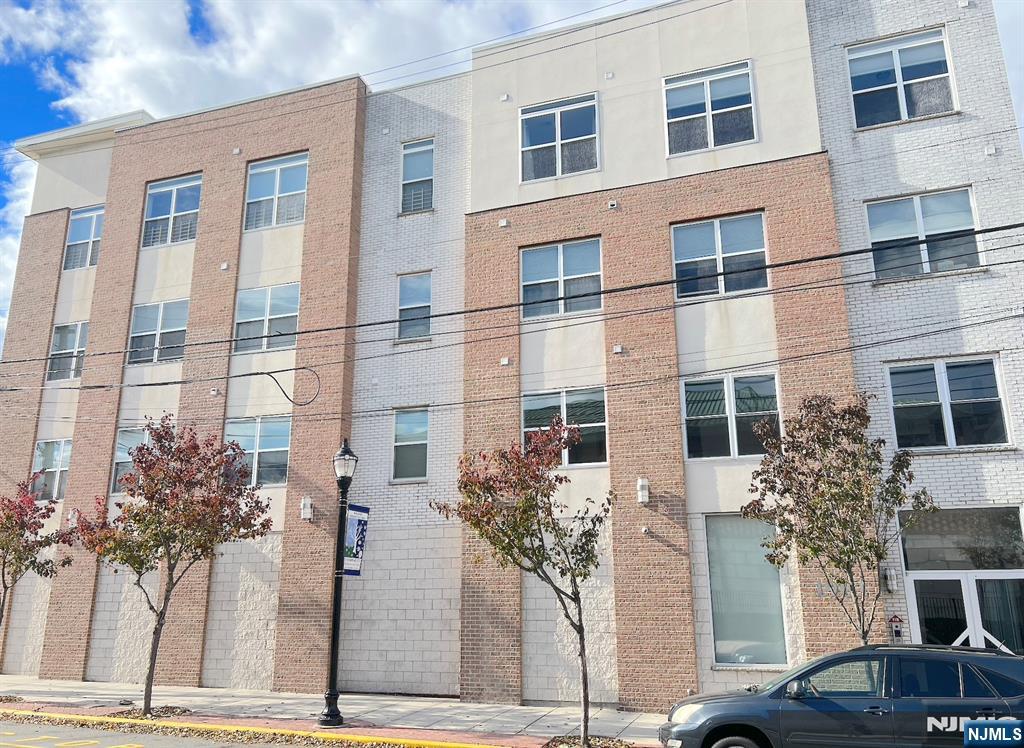 1901 Summit Avenue 301 — photo