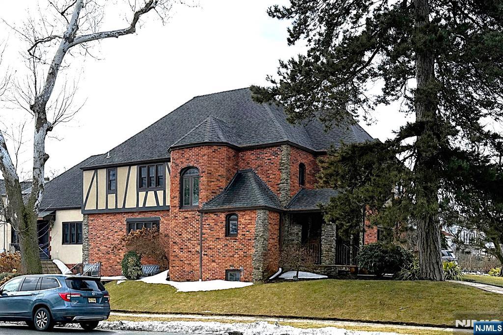 632 Belgrove Drive — photo