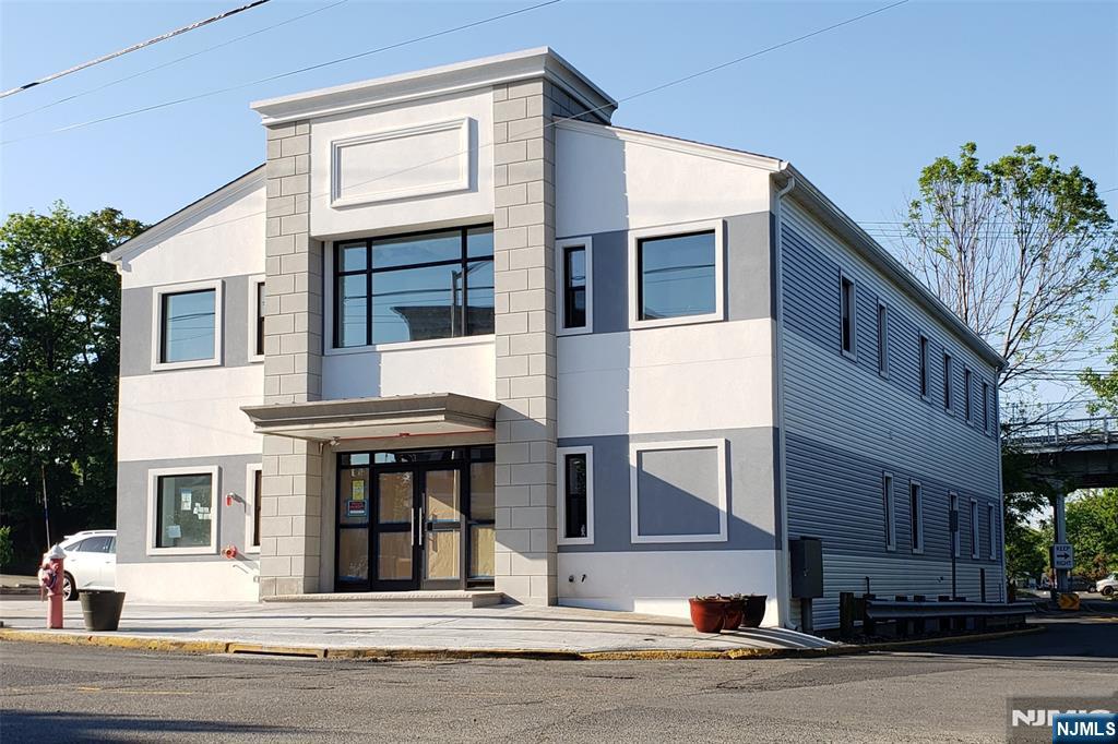 1010 Edgewater Avenue — photo