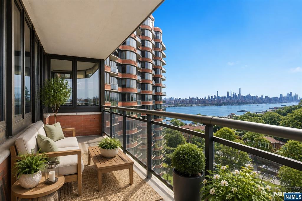 100 Carlyle 9Ds — photo