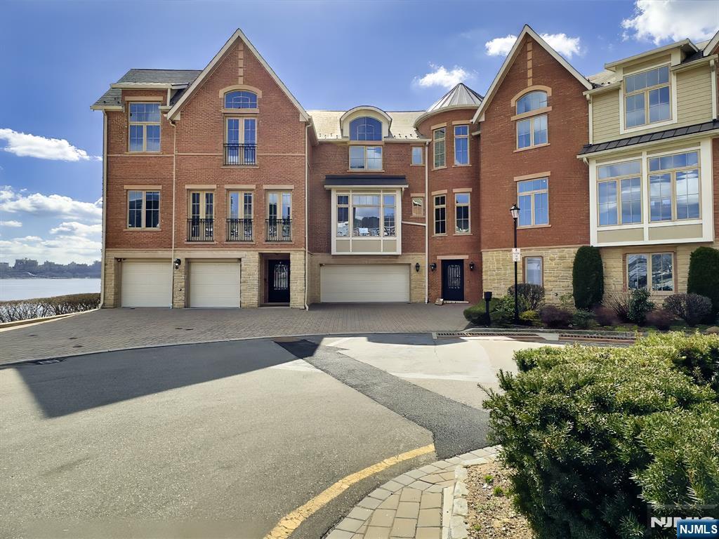 25 Moorings Lane — photo