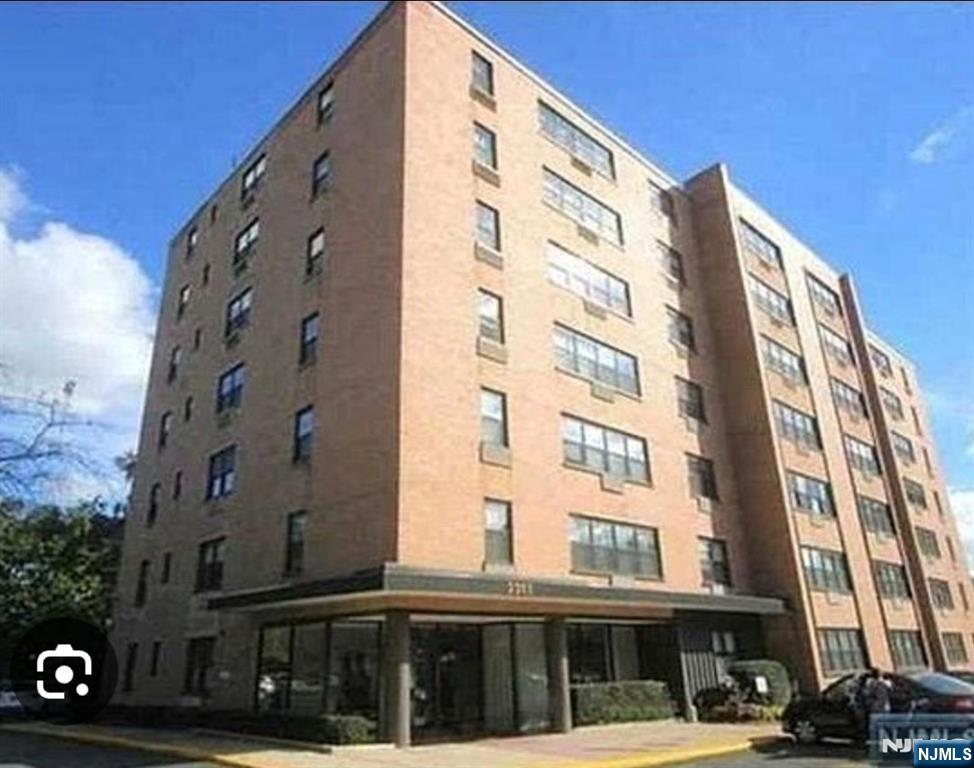 2352 Linwood Avenue 4H — photo