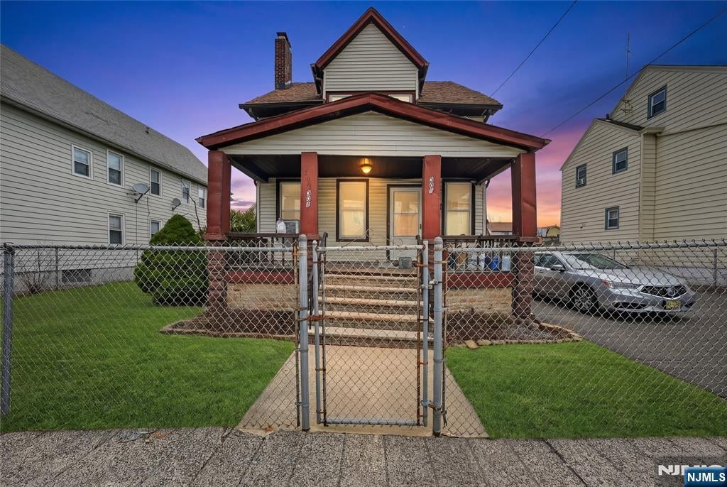 501 32nd Street — photo