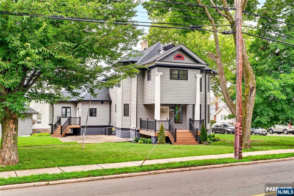 447 Queen Anne Road — photo