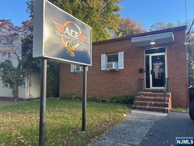 186 Saddle River Road — photo