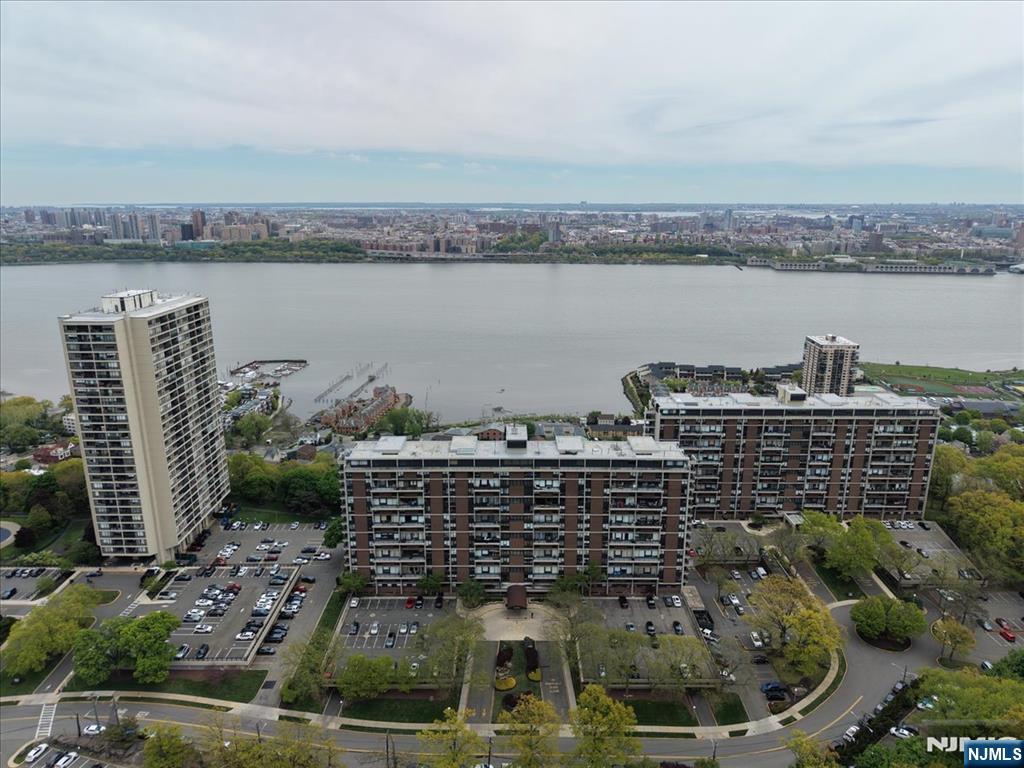 2 Horizon Road — photo