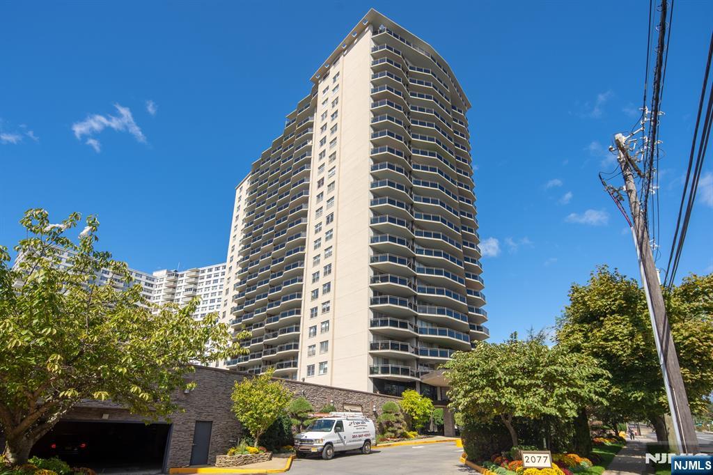 2077 Center Avenue 7G — photo