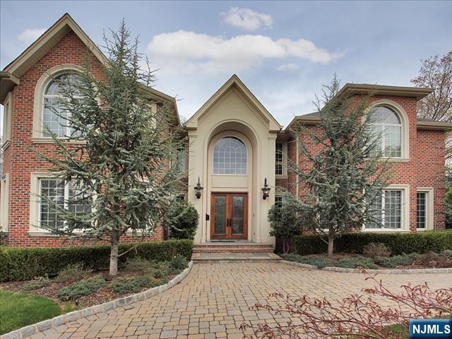 8 Willow Drive — photo