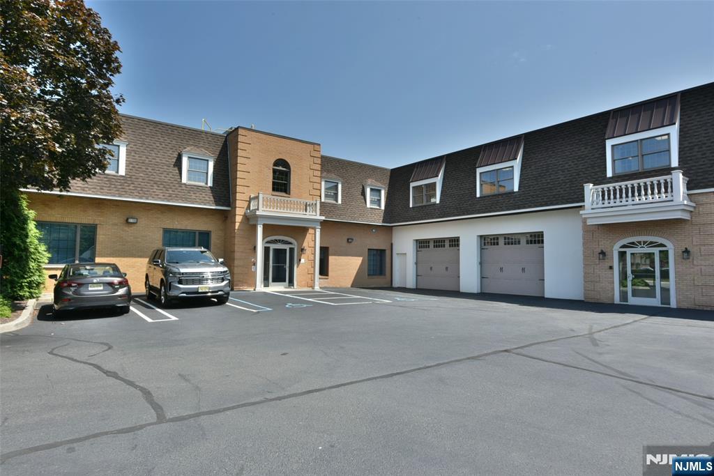555 Goffle Road 220 — photo