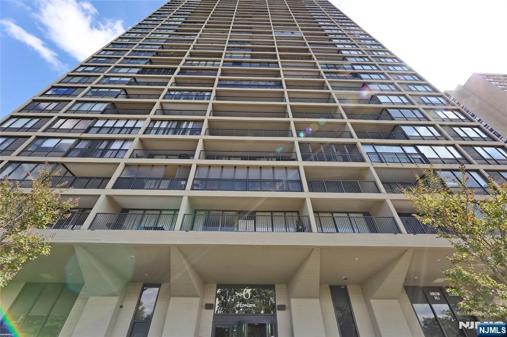 6 Horizon 2106 — photo