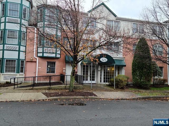 323 Willow Street 3M — photo