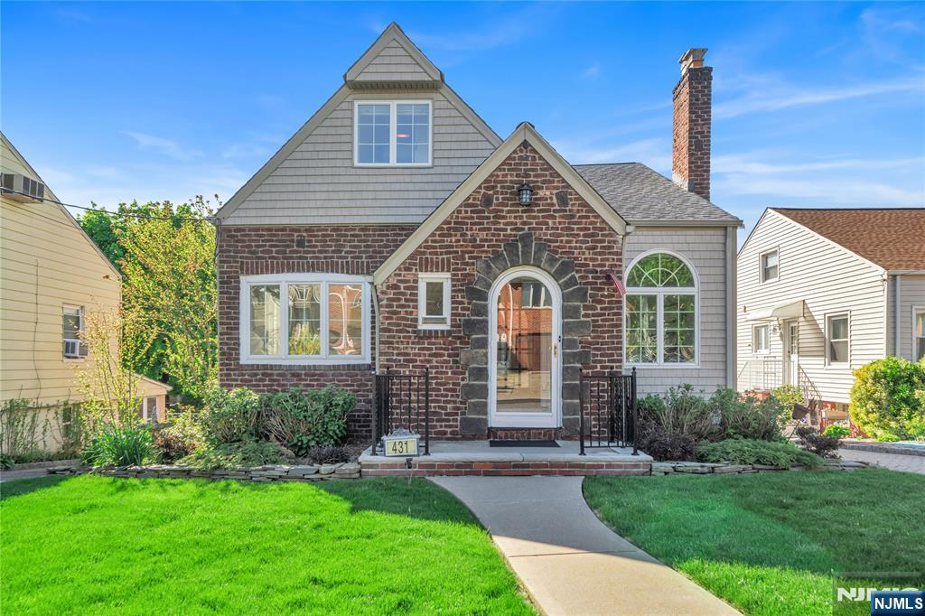 431 Van Renssalaer Court, Ridgefield, NJ 07657