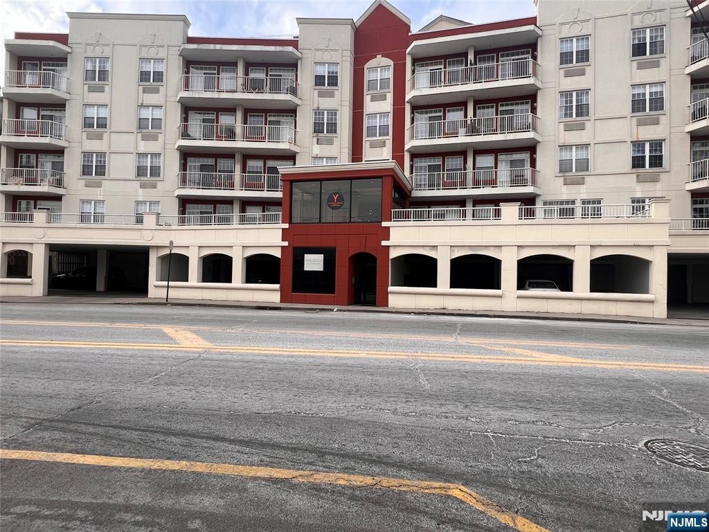 1100 River Road 302 — photo