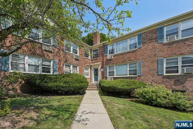24 Hutton Avenue 38 — photo
