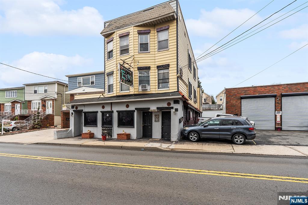 631 Schuyler Avenue — photo