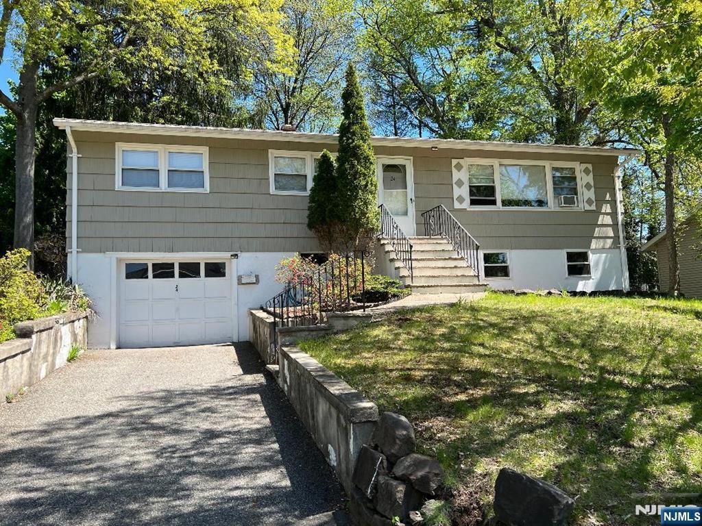 24 Ruth Ln, Demarest NJ 07627