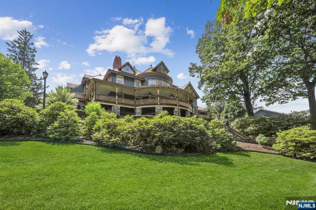 33 Edgemere Avenue — photo