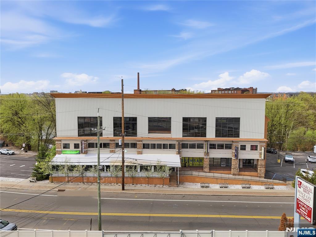 517 River Drive — photo