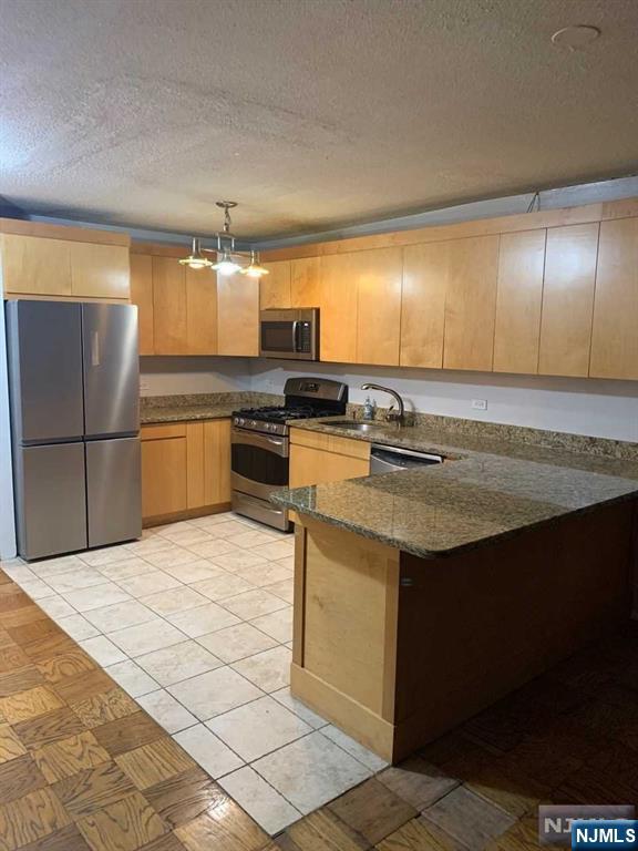 7004 Boulevard East 27B — photo