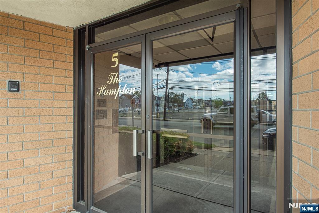 5 LINDEN ST — photo 2