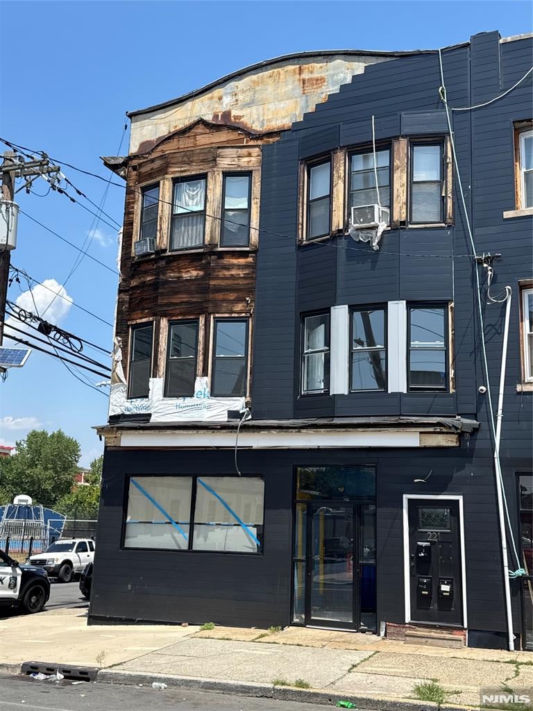 221 Sussex Avenue — photo