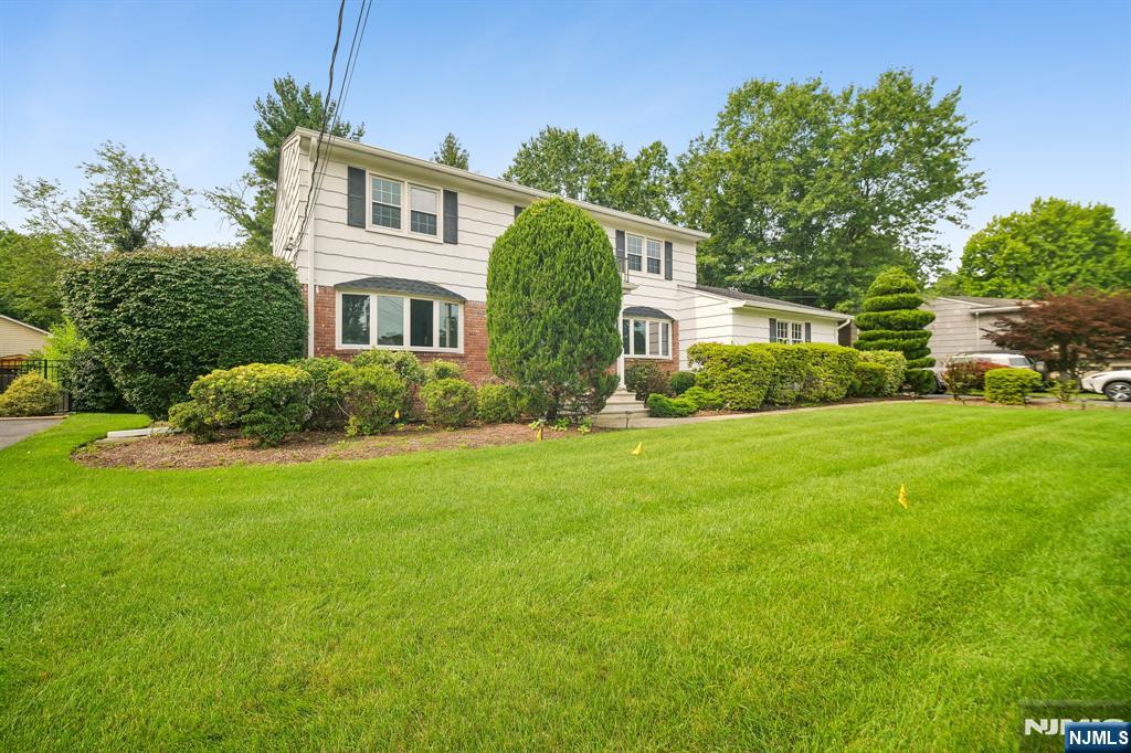 6 Aster Court, Paramus, NJ 07652 — photo 2