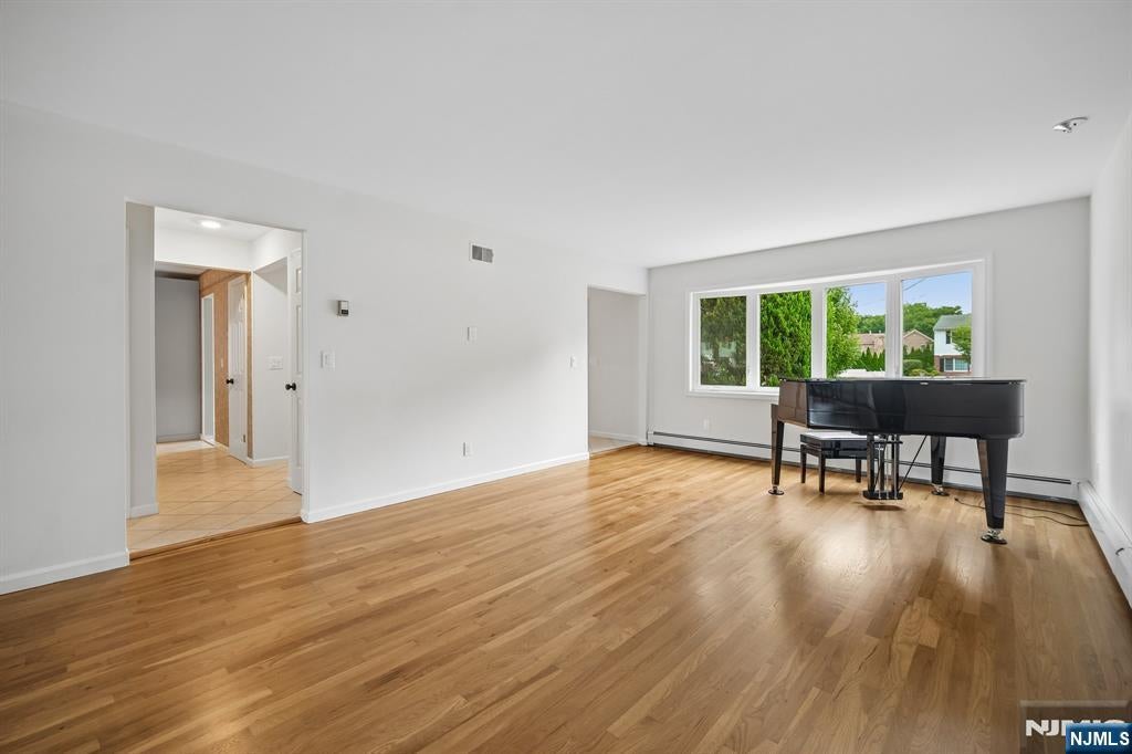 6 Aster Court, Paramus, NJ 07652 — photo 3