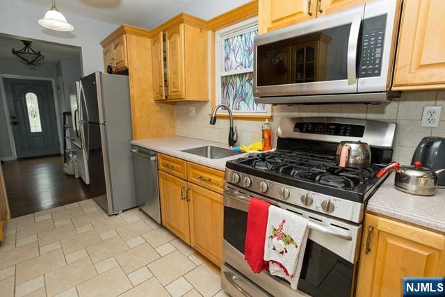 16 Broad Avenue, Paramus, NJ 07652 — photo 3