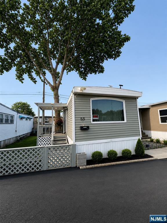 55 Helen — photo