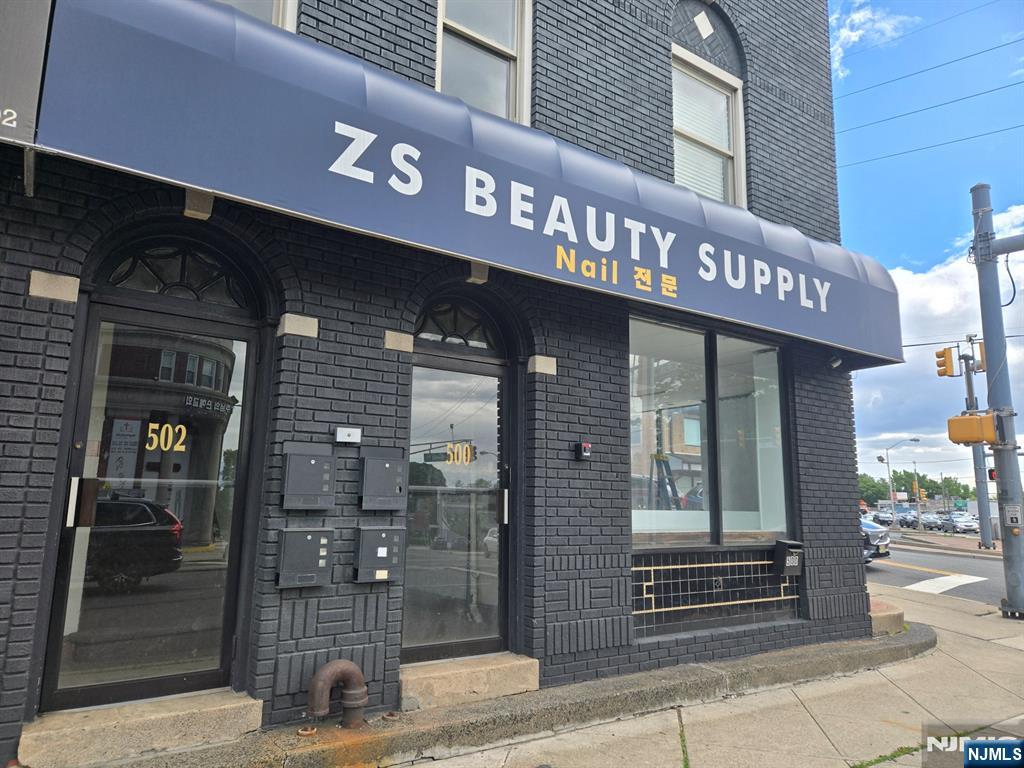 500 Broad Avenue 500 — photo