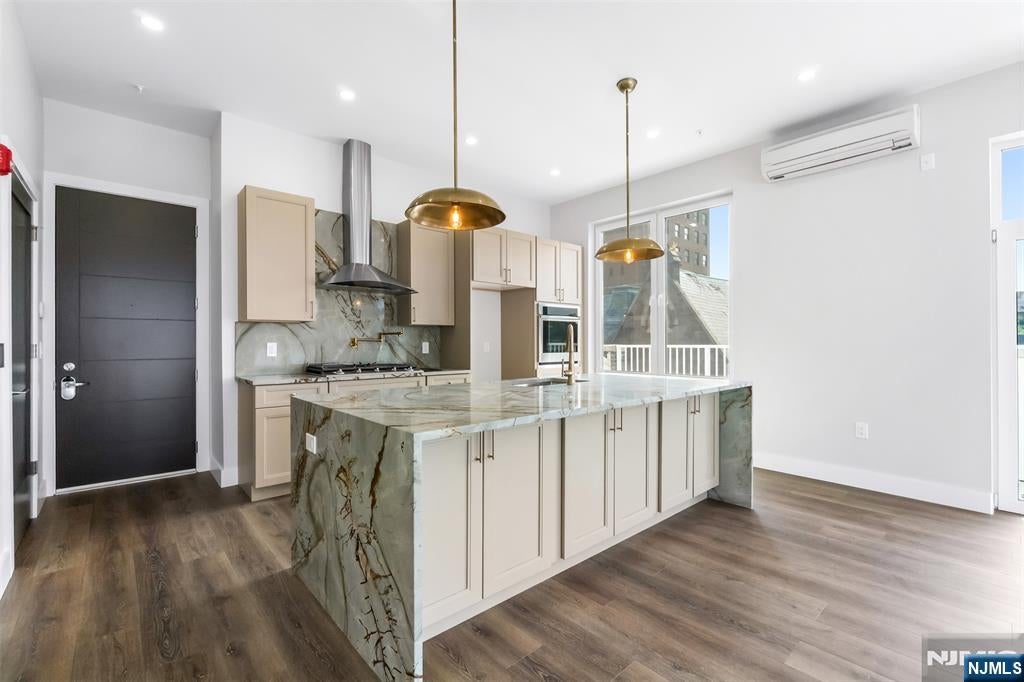 21 Lincoln Park 300 — photo